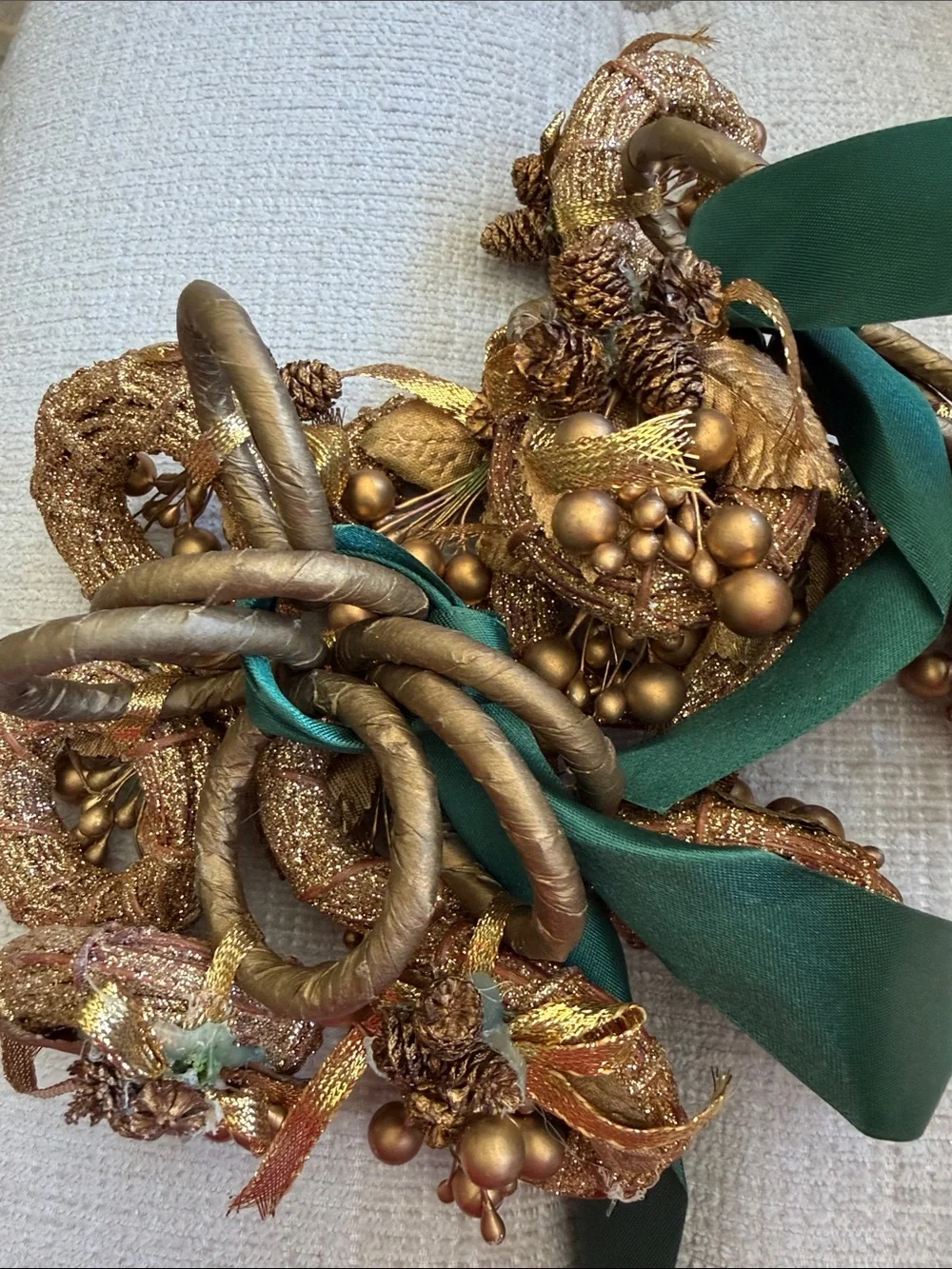 N/A elegant gold